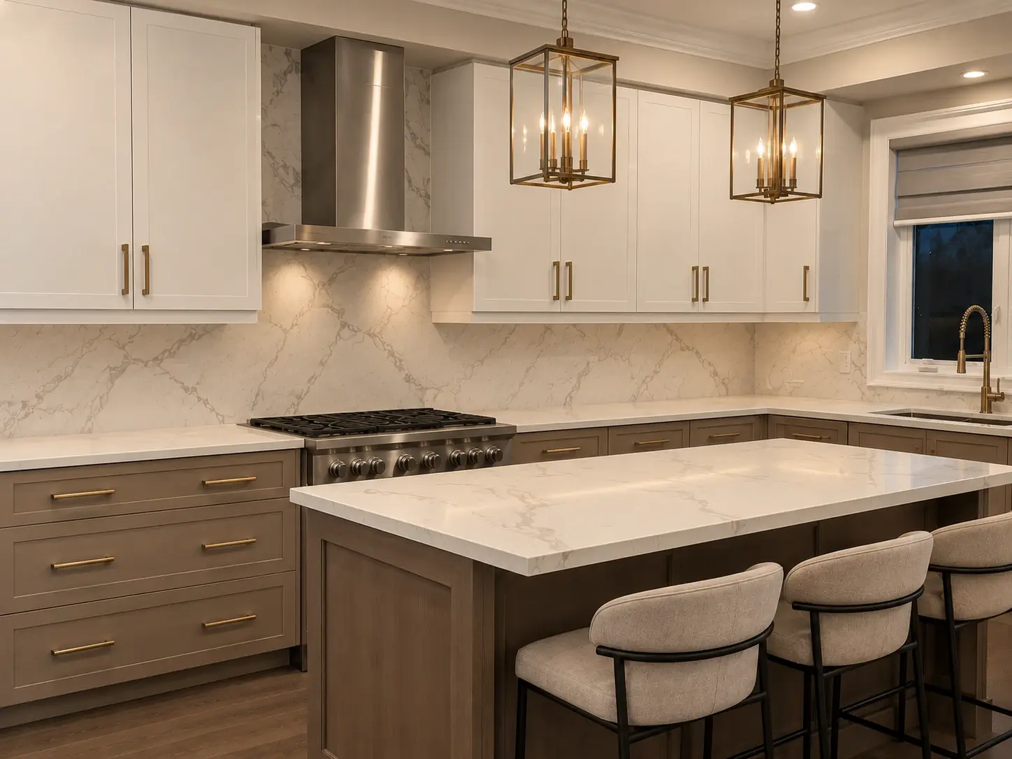 Kitchen style inspiration with marble, warm wood and brass pendant lighting